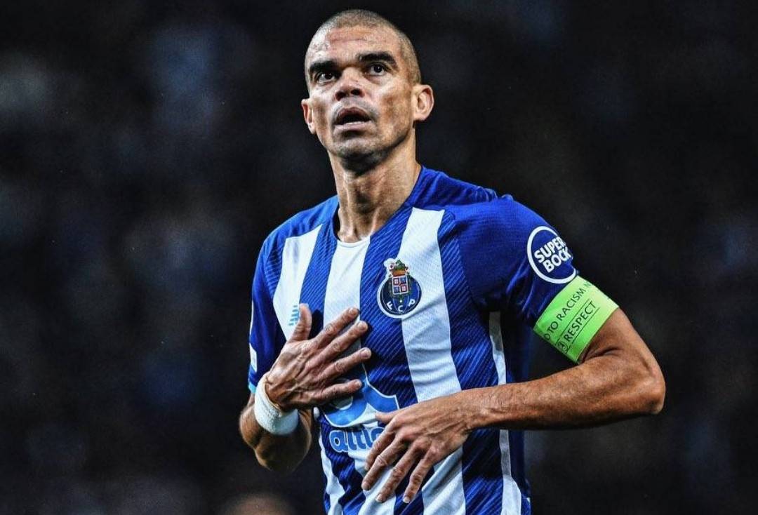 布莱顿加时末段强势反弹波尔图远射贴柱，网友：罗马造点机会的简单介绍