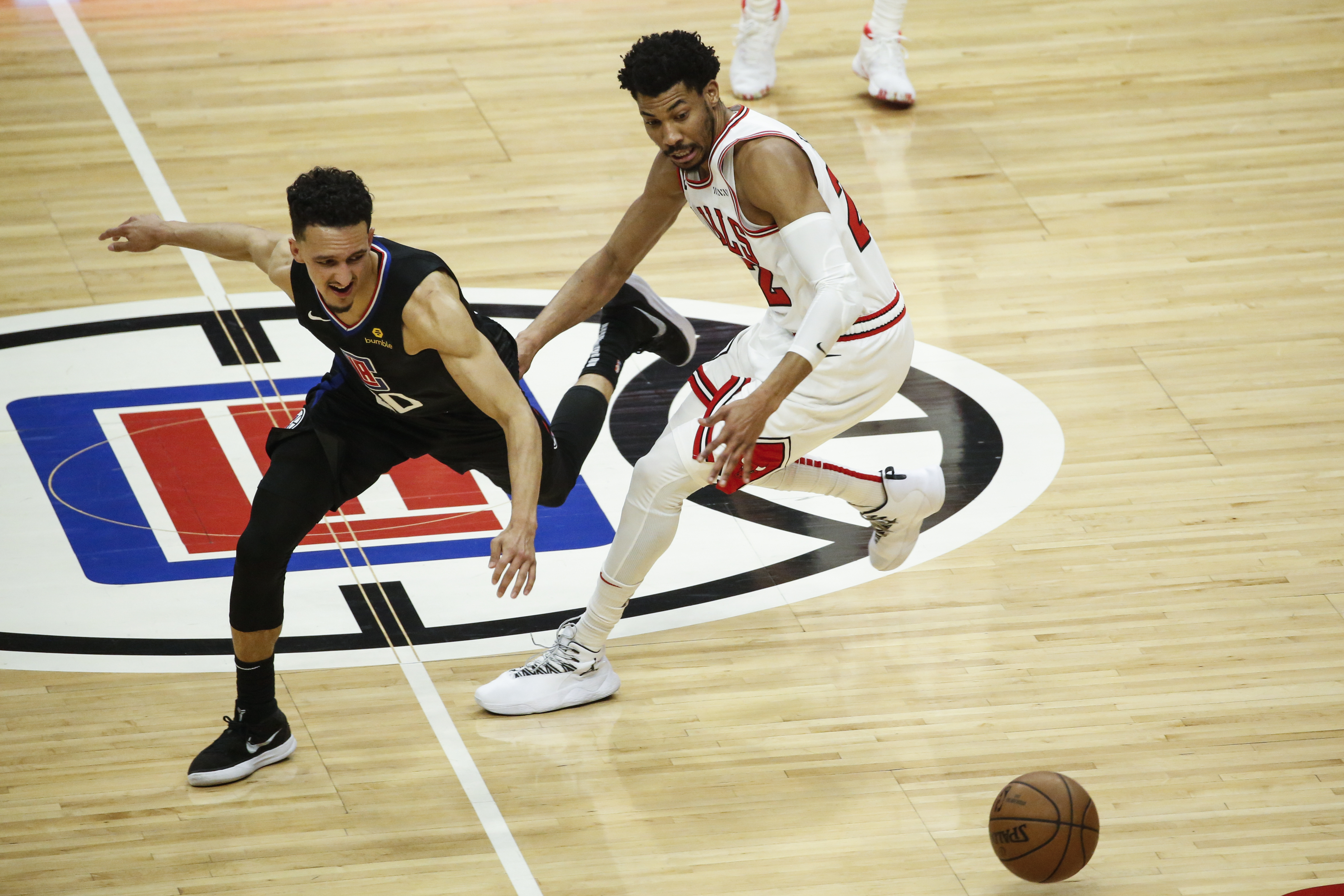 包含武汉三镇围绕意甲回应争议TheShy在C9比赛中败北，网友：清晨芝加哥公牛备战CBA常规赛的词条